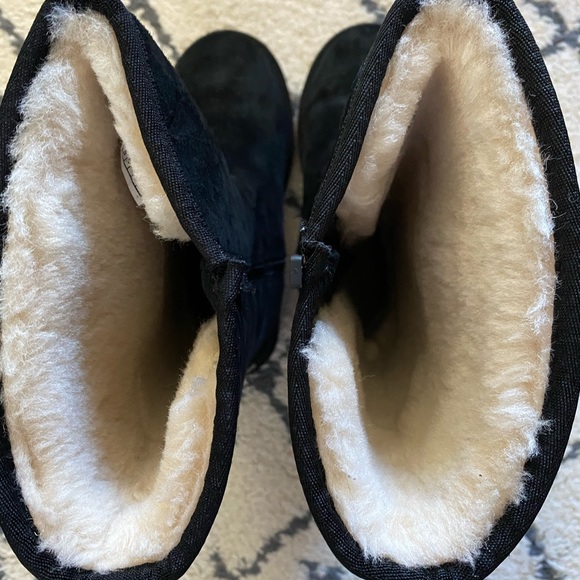 Black Suede Ugg Boots size 8 like NeW - Picture 3 of 4